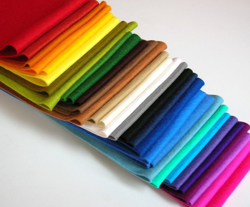 Muestrario de colores de diferentes telas. 