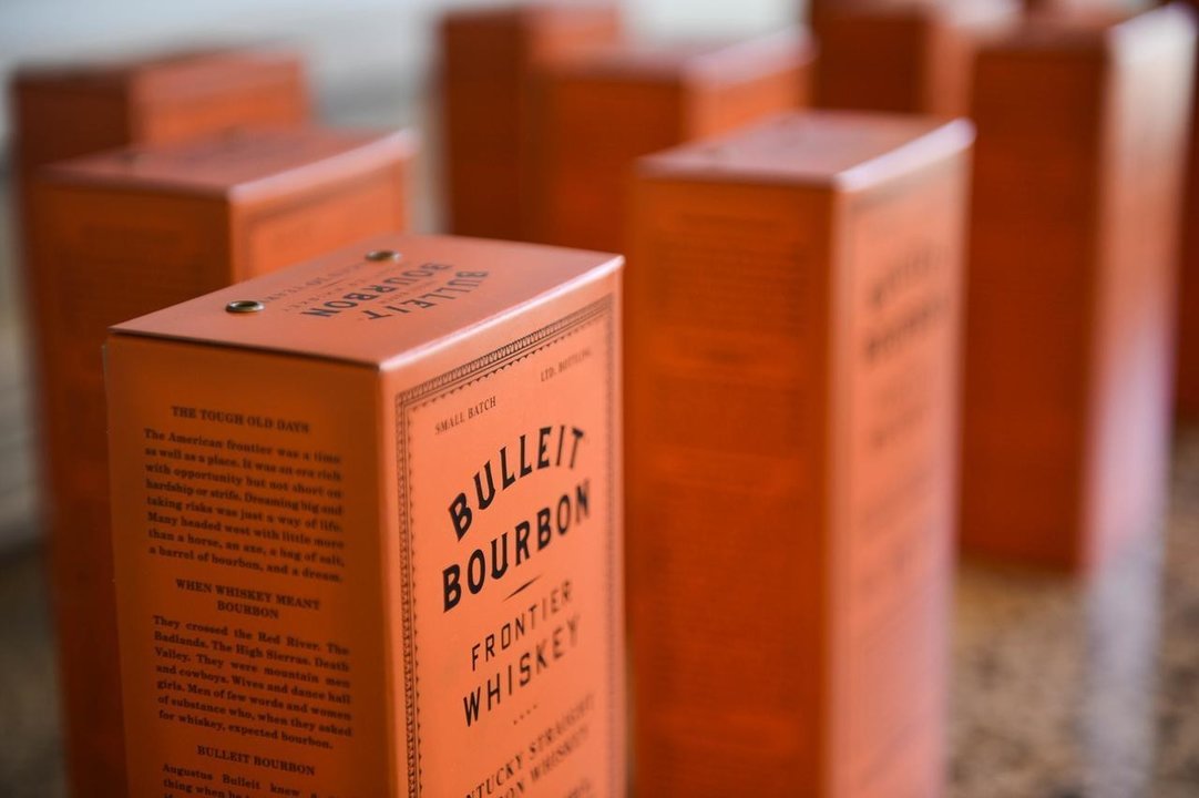 Caja del whisky Bourbon Bulleit, destilado en Kentucky, Estados Unidos.  