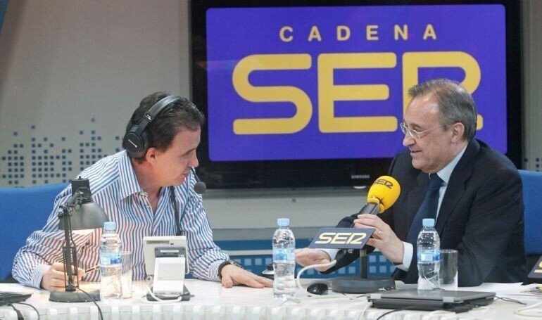 Jos&eacute; Ram&oacute;n de la Morena entrevistando a Florentino P&eacute;rez.