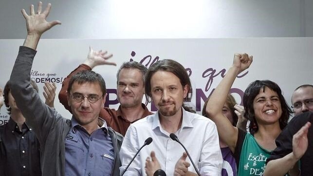 Pablo Iglesias y su equipo durante la noche de las Europeas.