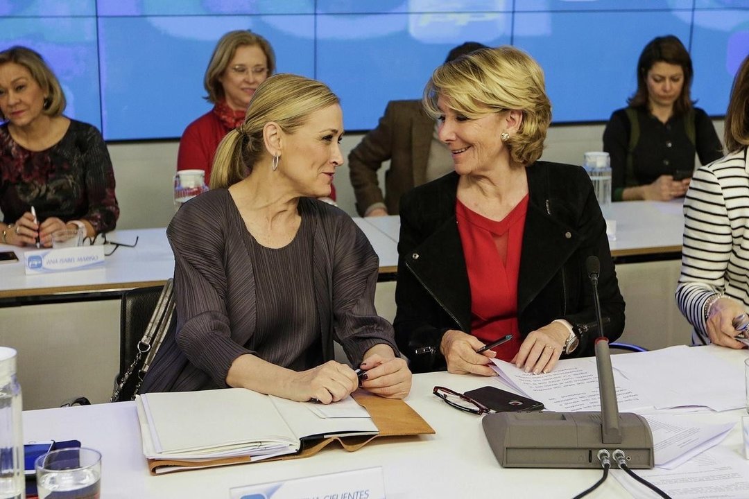 Cristina Cifuentes y Esperanza Aguirre, en una reunión del PP de Madrid.