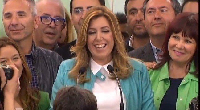 Susana Díaz comparece ante los medios tras su triunfo electoral.