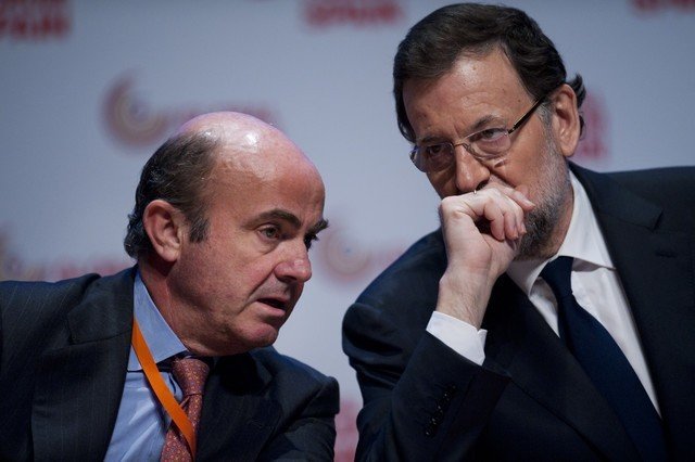 Luis de Guindos y Mariano Rajoy.