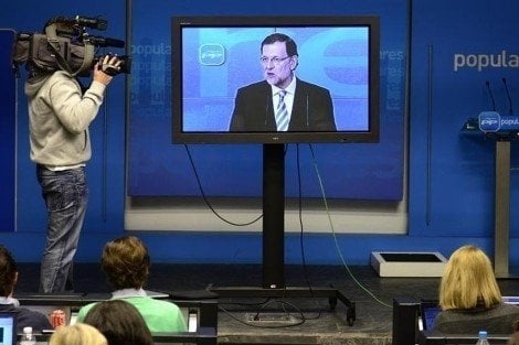 Rajoy en una comparencia a través de televisión en la sede del PP.