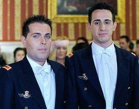 Alberto Linero y Alberto Sánchez, soldados del Aire, protagonizaron en 2006 la primera boda gay entre militares españoles.