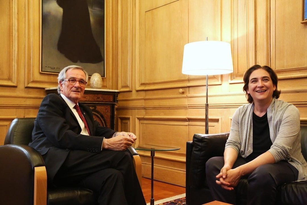 El alcalde de Barcelona, Xavier Trías, reciba a Ada Colau, ganadora de las elecciones municipales de 2019.