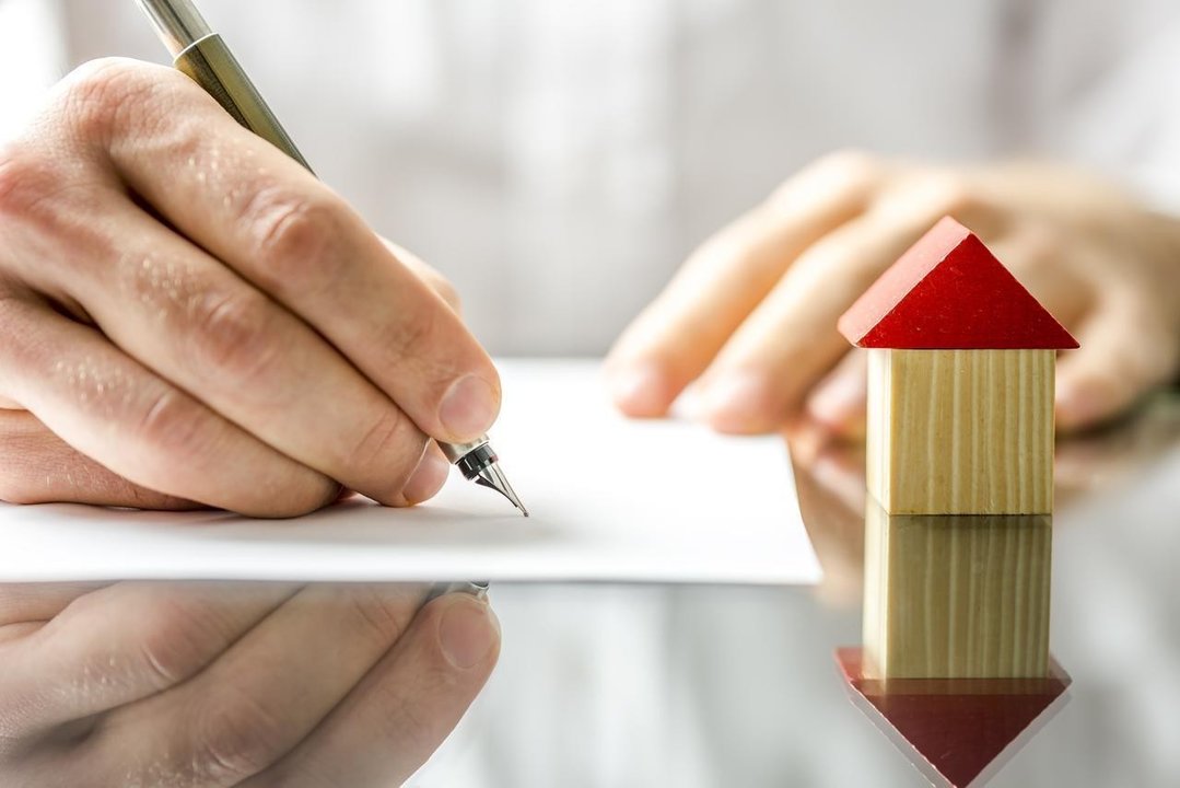 Firmar la hipoteca de tu casa. 