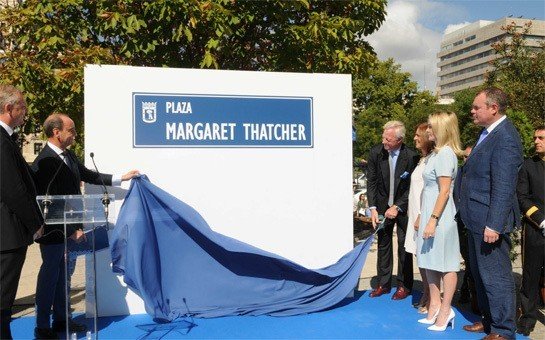 Ana Botella, inaugurando la plaza Margaret Thatcher.