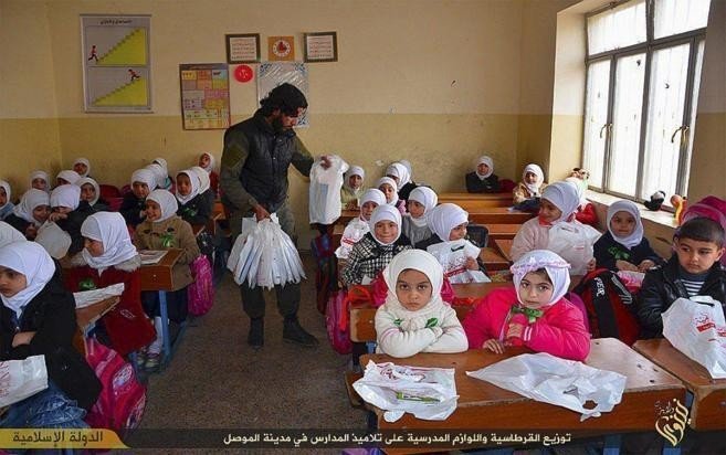Una escuela gestionada por el Estado Islámico en Mosul (Irak).