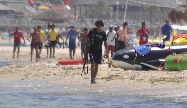 Imagen captada del terrorista que atacó una playa de Susa (Túnez) matando a 38 personas.