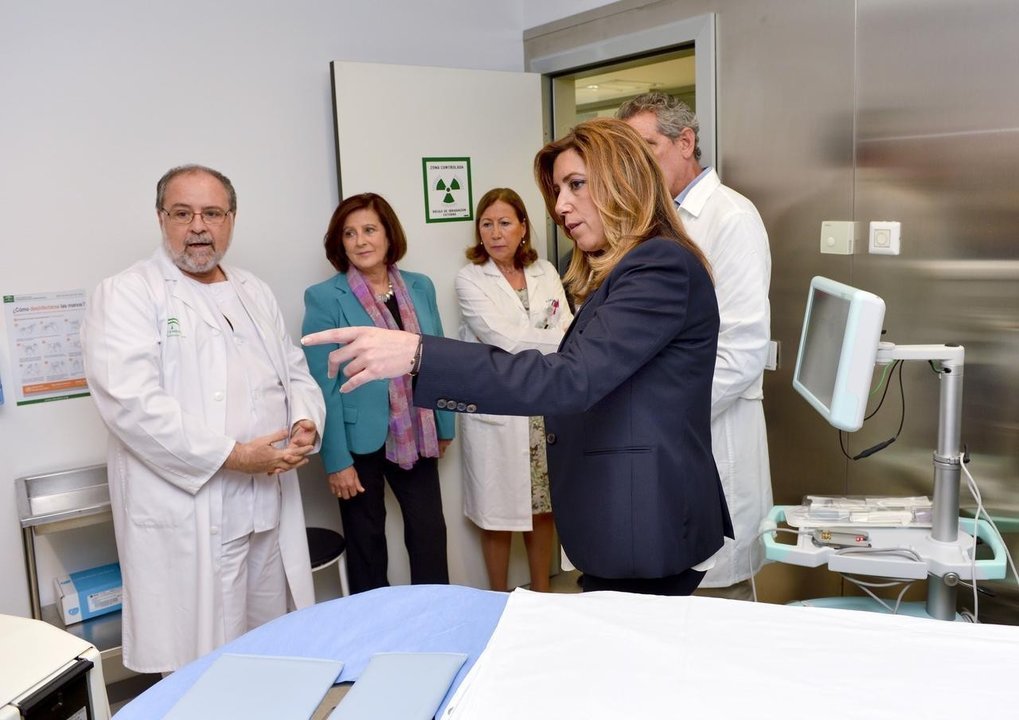 Susana Díaz, en una visita al Hospital de Valme.
