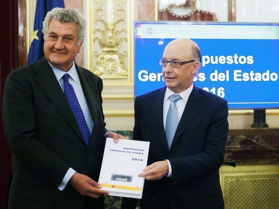 El ministro Crist&oacute;bal Montoro presenta con Jes&uacute;s Posada los Presupuestos Generales del Estado para 2016.