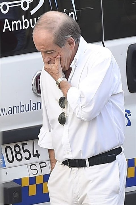 José María García, preocupado por el estado de Fran Rivera, a las puertas del hospital Quirón de Zaragoza.