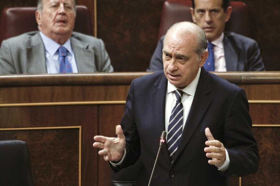 El ministro del Interior, Jorge Fernández Díaz, responde a una pregunta en el Congreso.