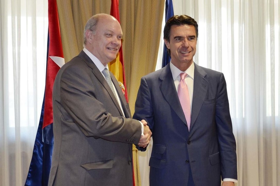 Encuentro entre el ministro de Industria, Energía y Turismo, José Manuel Soria, y el ministro cubano de Comercio e Inversiones, Rodrigo Malmierca.