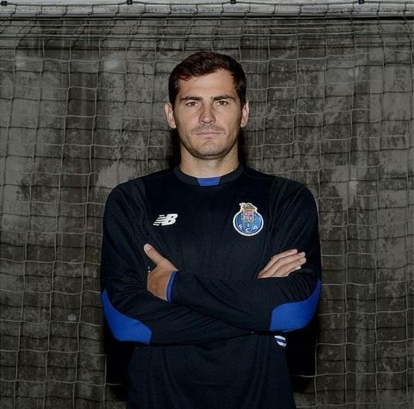 Iker Casillas con la camiseta del FC Porto. 