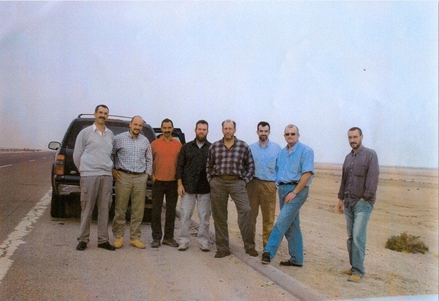 Última foto que se hicieron los agentes del CNI antes de que los mataran en Irak.