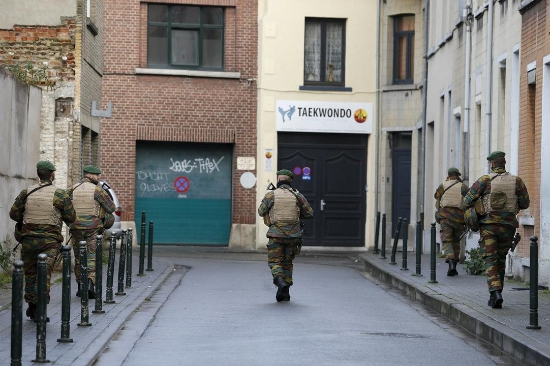Militares por las calles de Bruselas.