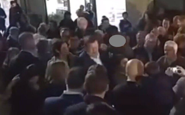 Momento de la agresi&oacute;n a Rajoy.