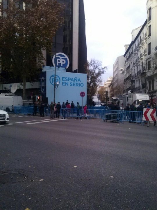 Preparativos en la calle Génova de Madrid.