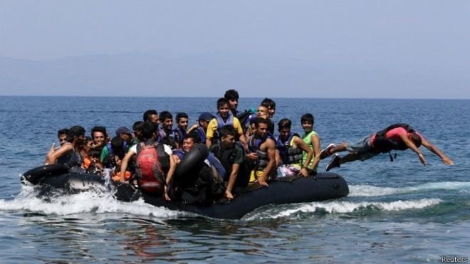 Refugiados sirios llegando a las costas de Siria.