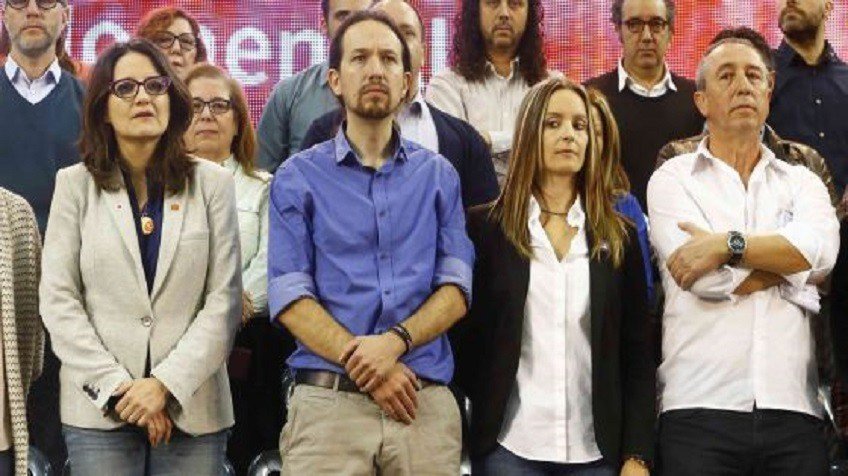 Pablo Iglesias, con los representantes de las confluencias nacionalistas.