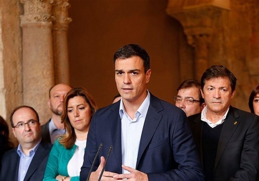 Pedro Sánchez, con los barones regionales del PSOE.