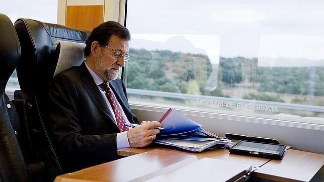 Mariano Rajoy en el AVE.