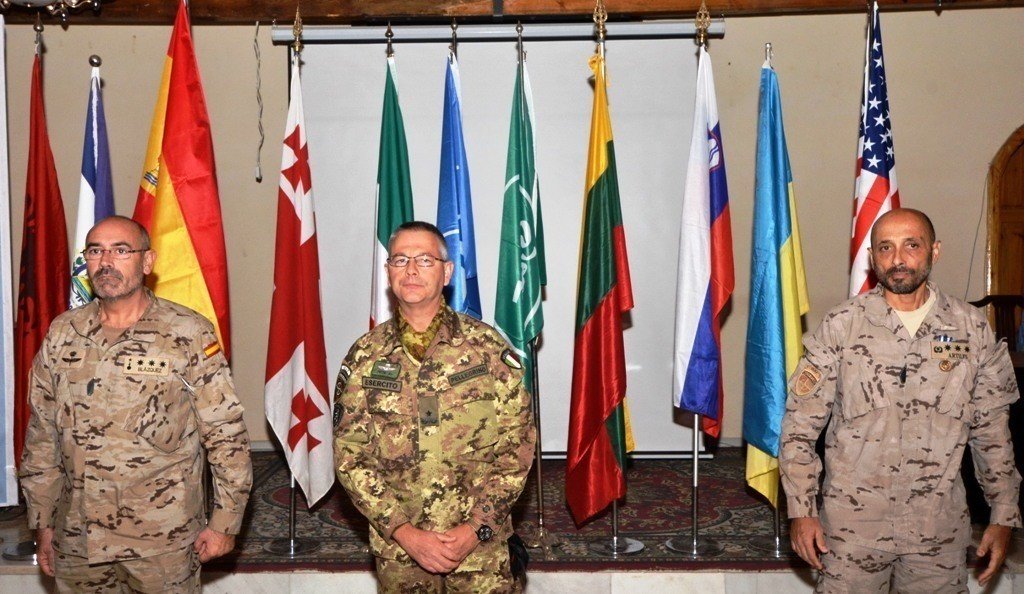 El general García Blázquez, a la izquierda, en una fotografía tomada durante la misión en Afganistán.