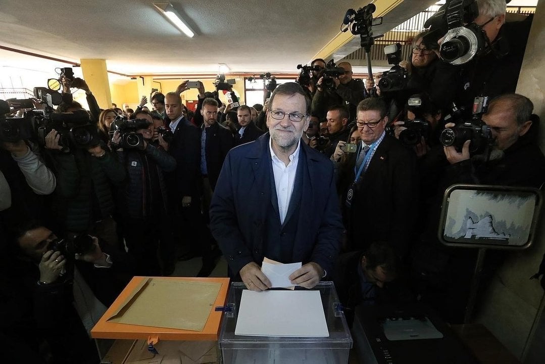 Mariano Rajoy votando en las elecciones del 20D. 