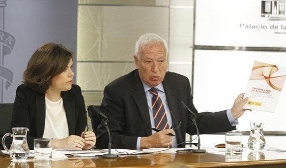 Sáenz de Santamaría y Margallo tras el último Consejo de Ministros.