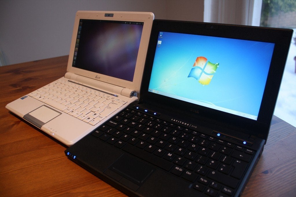 Un portátil y una Netbook.