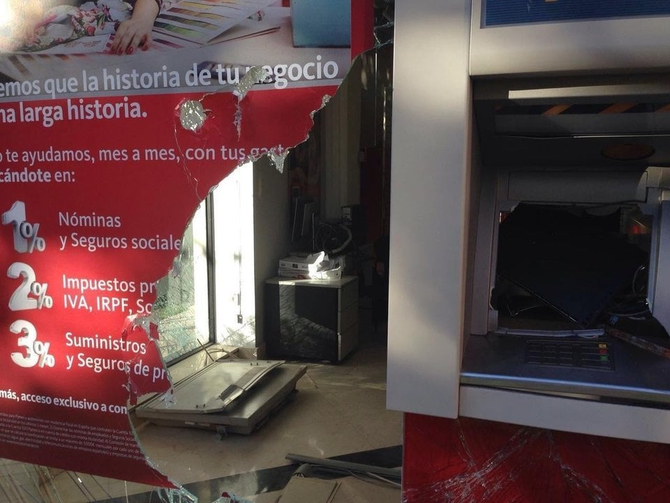Oficina del Banco Santander atacada en Leganés (Madrid).