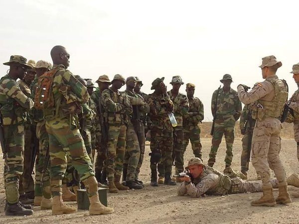La BRIPAC instruye al Ejército Senegalés  en Tiradores de élite.