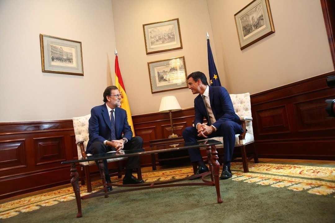 Mariano Rajoy y Pedro Sánchez, en su reunión previa al debate de investidura.