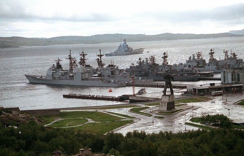 La flota del Mar del Norte en su base permanente de Severomorsk.