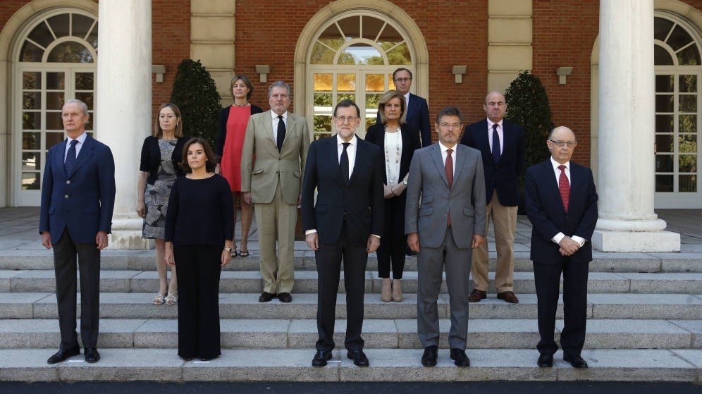 Rajoy posa con sus ministros en una foto de archivo.