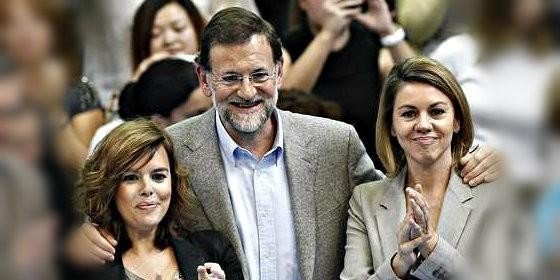 Rajoy, junto a Sáenz de Santamaría y Cospedal.