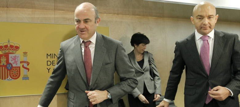 Luis de Guindos y Jaime Garc&iacute;a Legaz.