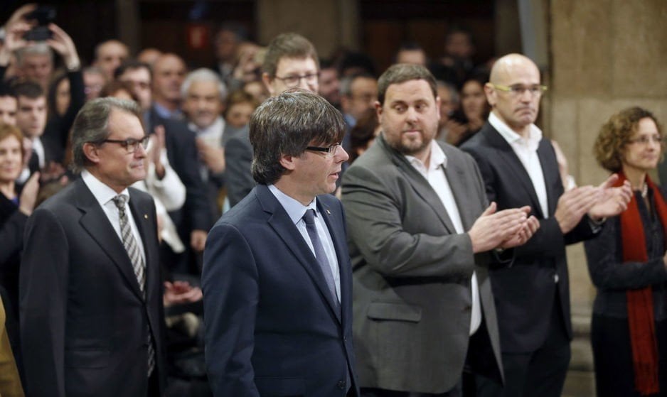 Carles Puigdemont, entre Artur Mas y Oriol Junqueras.