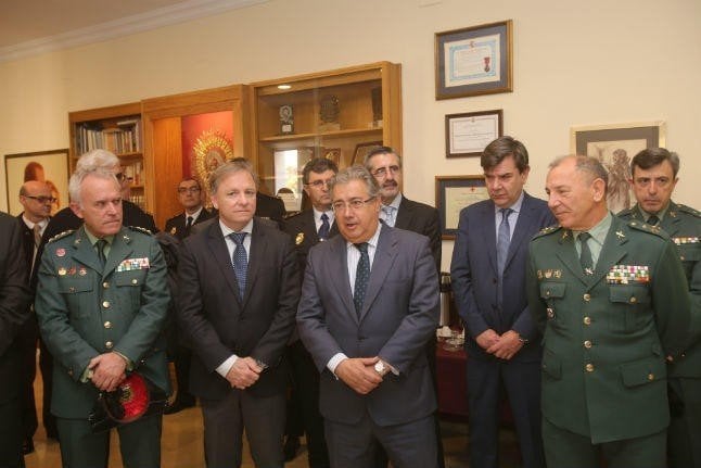 Juan Ignacio Zoido, en una reunión con guardias civiles.