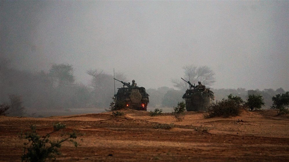 Vehículos militares maniobrando durante los ejercicios 'Flintlock'.