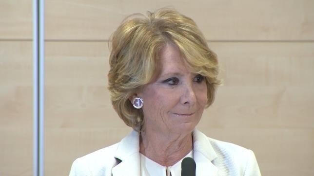 Esperanza Aguirre anunciando su dimisión.
