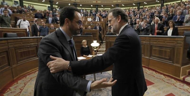 Antonio Hernando y Mariano Rajoy.