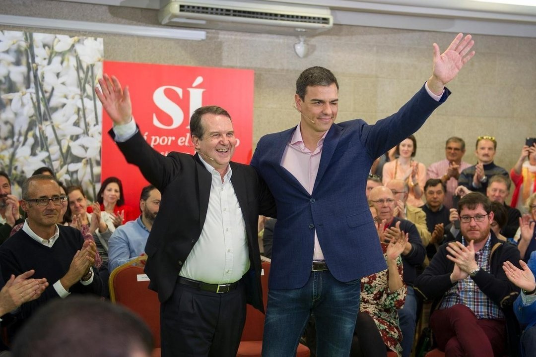 Abel Caballero y Pedro Sánchez, en un mitin del PSOE.