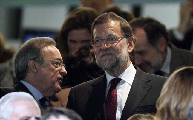 Florentino Pérez con Mariano Rajoy en el palco del Bernabéu.