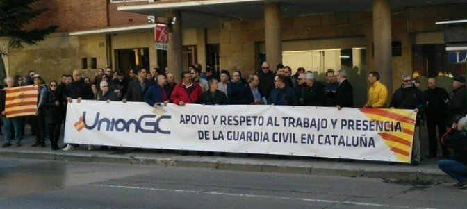 Concentración a favor de la Guardia Civil en Cataluña.
