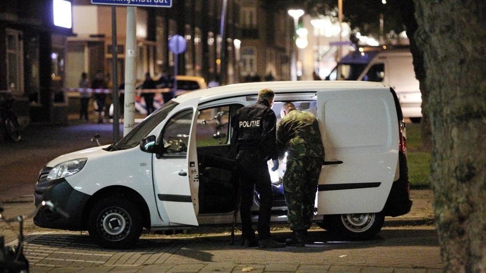 La policía holandesa sigue investigando al español detenido en Rotterdam que conducía una furgoneta cargada con bidones de gas. 