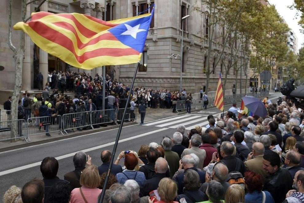 Concentración independentista frente al Tribunal Superior de Justicia de Cataluña