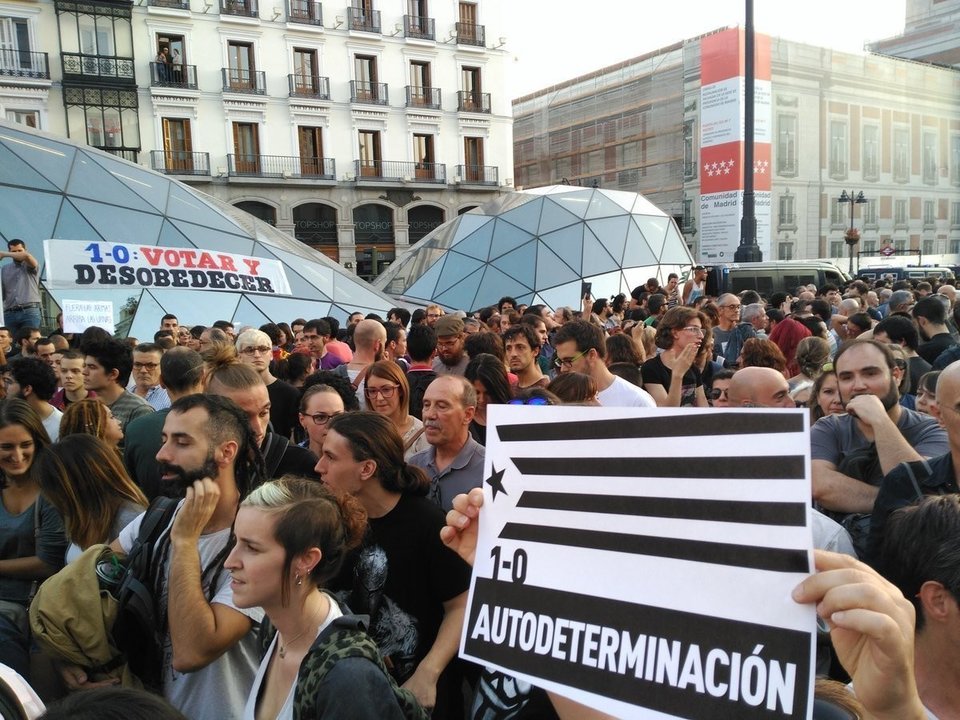 Manifestación en la Puerta del Sol de Madrid contra las detenciones por el referéndum independentista.